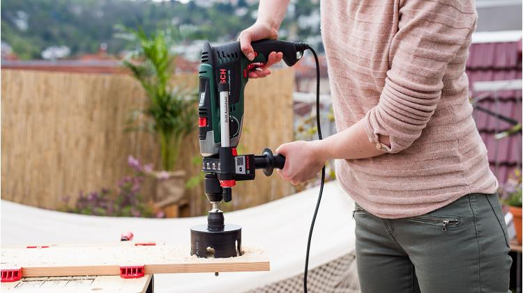 DIY Plant Hanger: Make Your Own in Just a Few Steps 4 Drill the holes for the plant pots